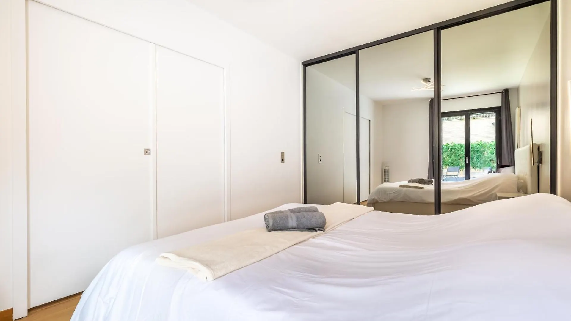 Lavie Maison Jardin A Montmartre Appartement Paris