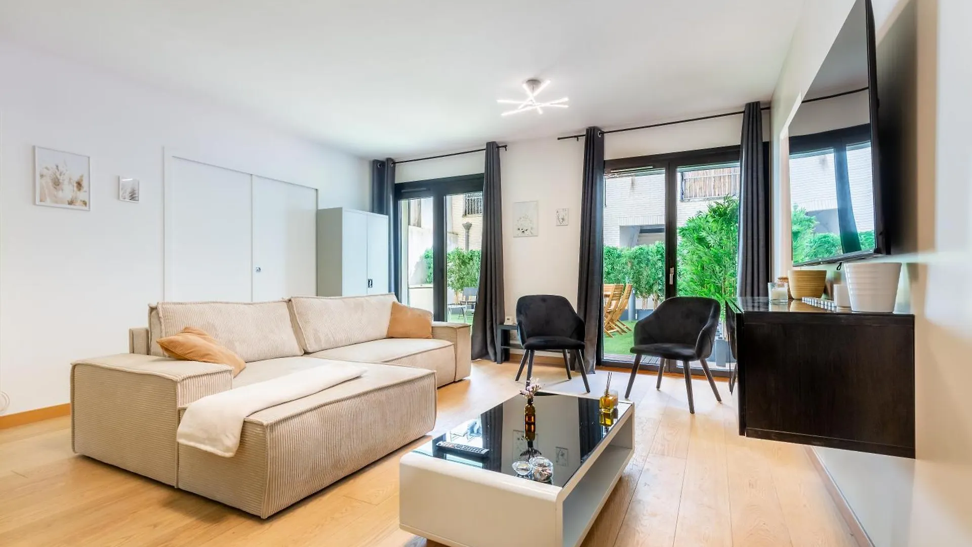 Lavie Maison Jardin A Montmartre