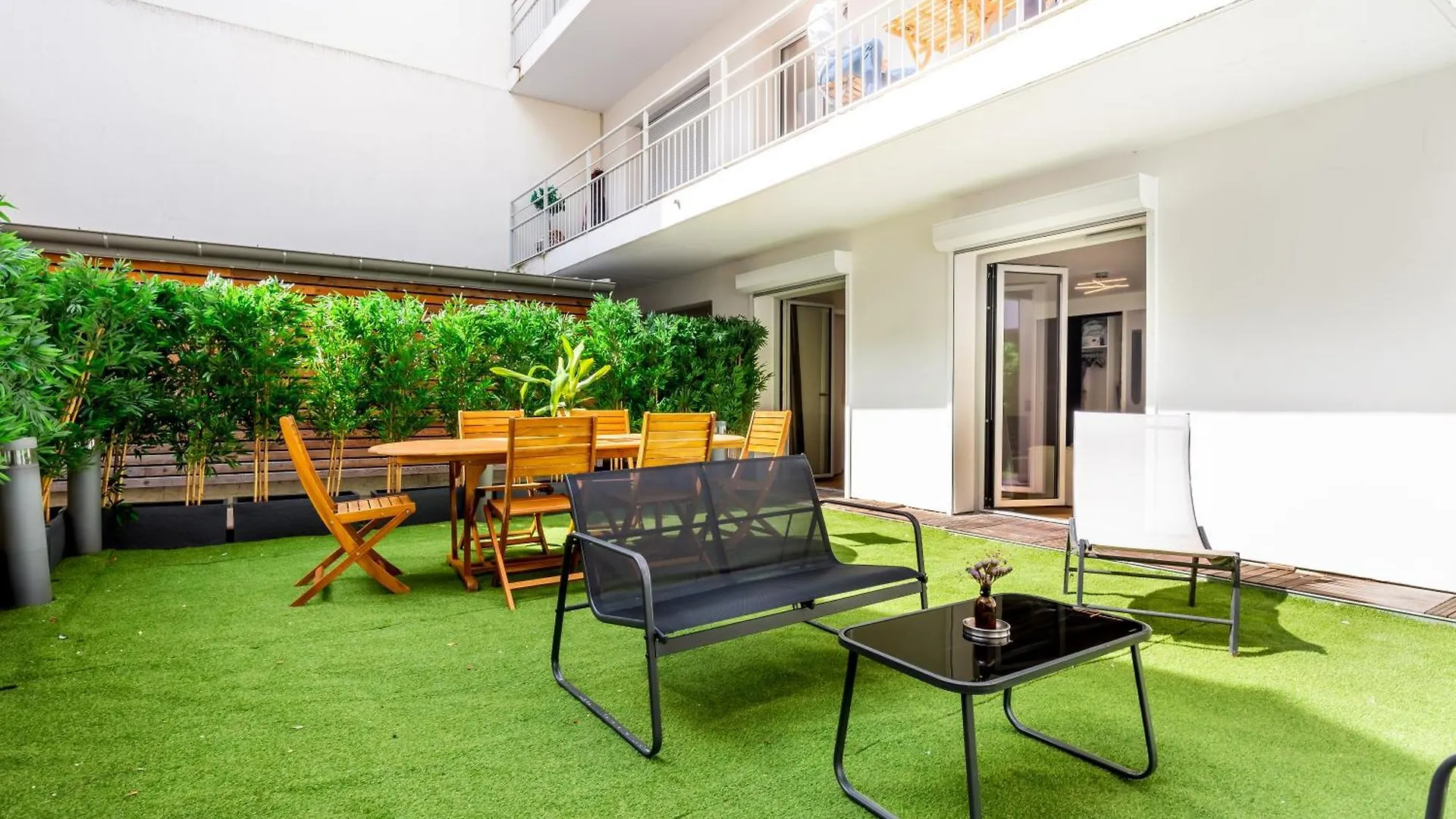Lavie Maison Jardin A Montmartre